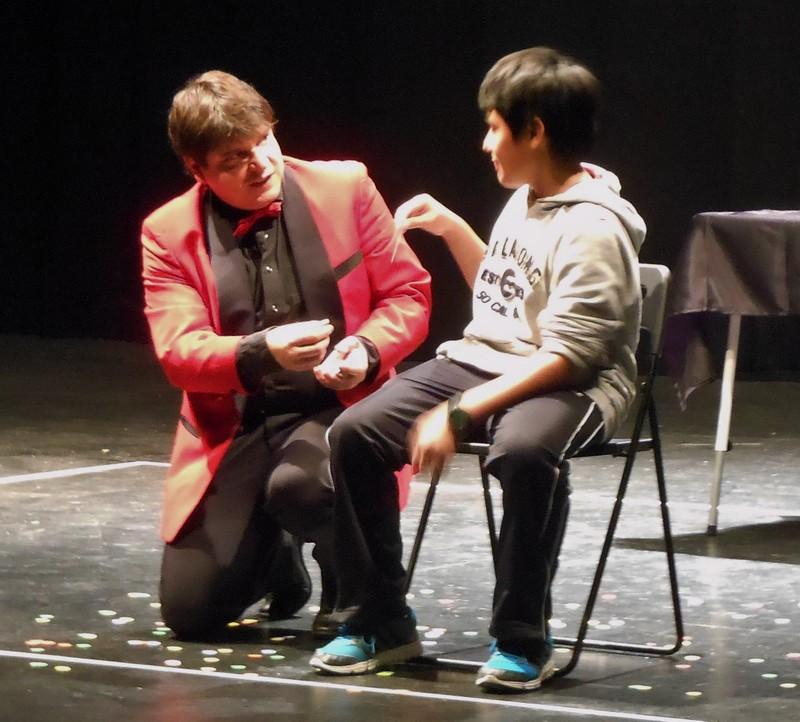 Magician Olivier OK MAGICS interacting with a child in Peralta Spain 2014