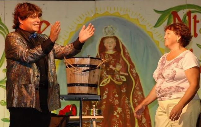 Magician Olivier OK MAGICS interacting with spectator in Tindaya Fuerteventura Spain Jubilée Tour 2010