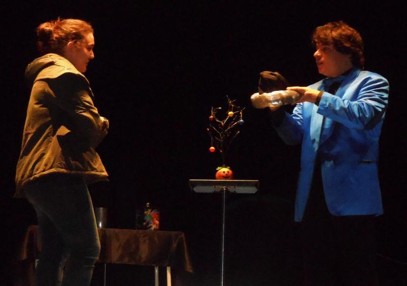 Magician Olivier OK MAGICS performing Halloween trick in Tudela Spain 2013