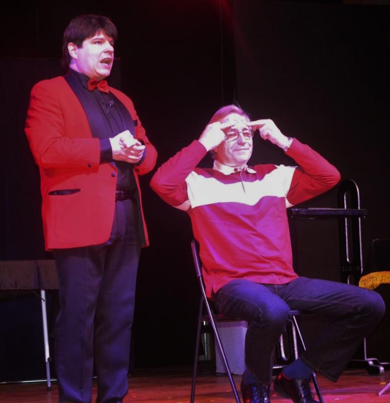 Magician Olivier Klinkenberg OK MAGICS mental magic trick with spectator